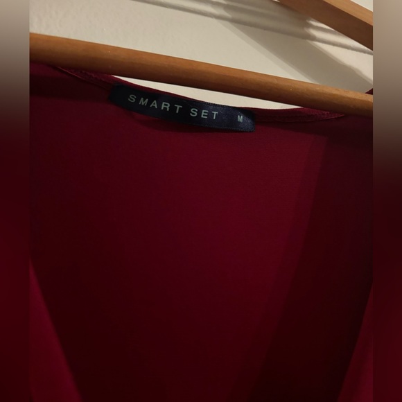 Red wrap v-neck midi dress. - Picture 4 of 5